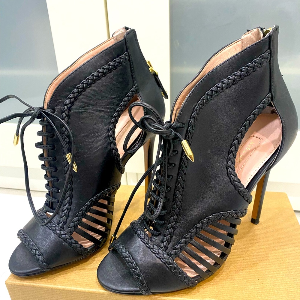 Joyce Azria leather shoes; black